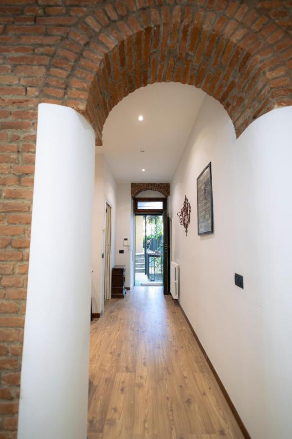 The Red Bricks Home - San Babila Area 밀라노 외부 사진